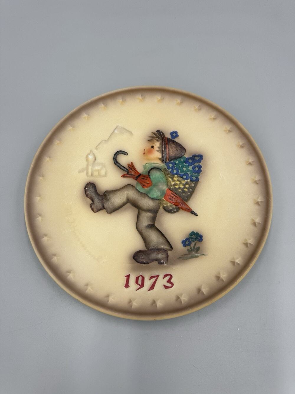 Vintage 1973 Goebel Hummel Annual Plate Hum 266